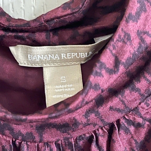 Like new Banana Republic size small tank. Navy & maroon leopard print. 28” long - Picture 3 of 8